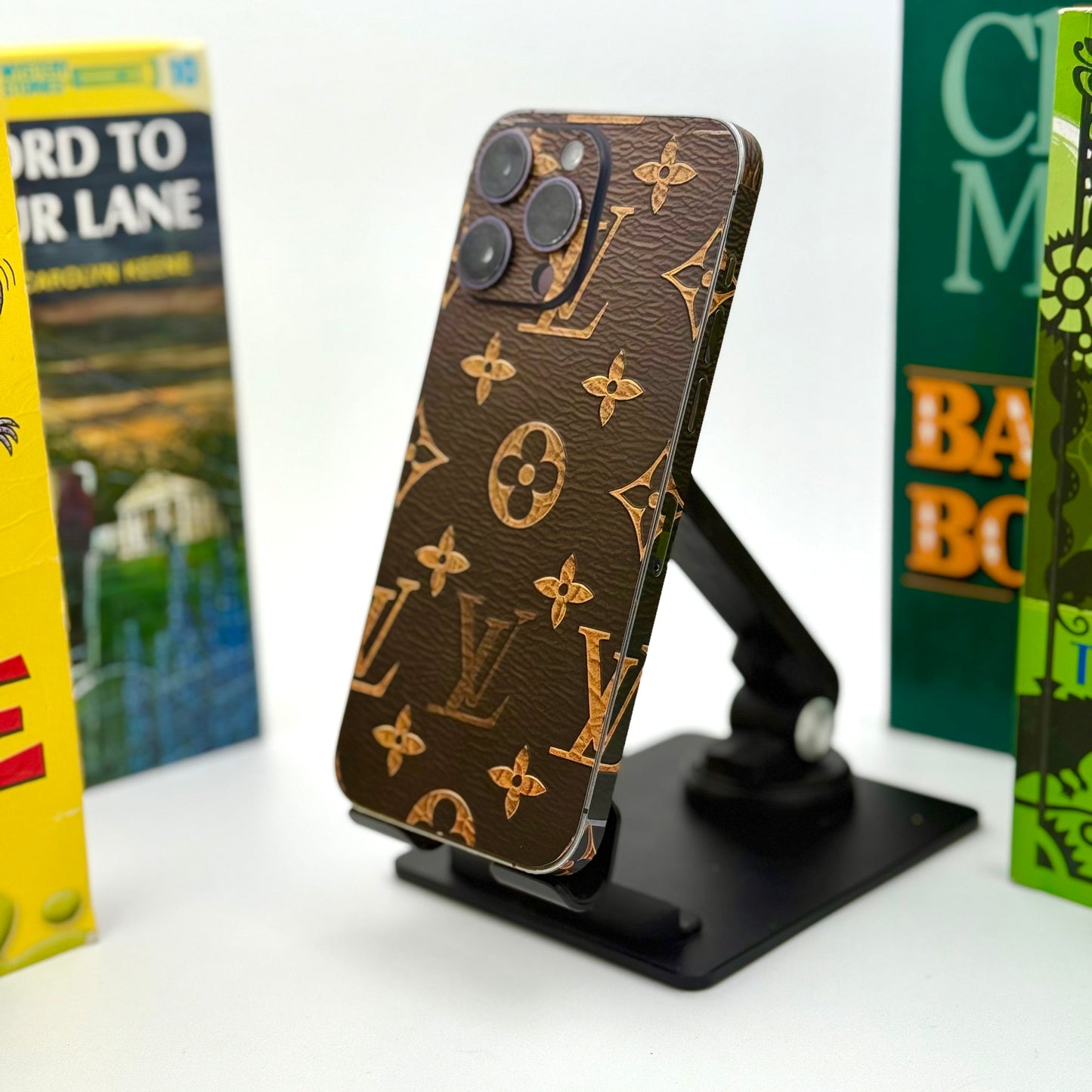 Skin Cover Luxe – Louis Vuitton (Compatible Tous Les Modélés des telephones)