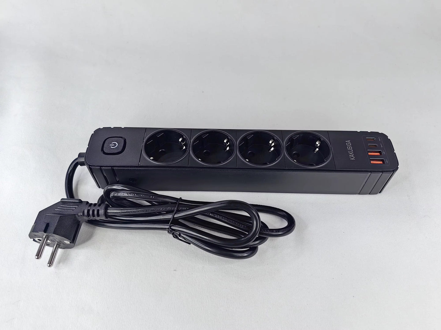Multiprise Intelligente – 4 Prises + 4 Ports USB (2500W)