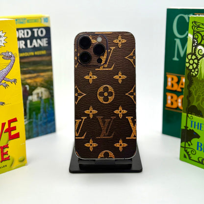 Skin Cover Luxe – Louis Vuitton (Compatible Tous Les Modélés des telephones)
