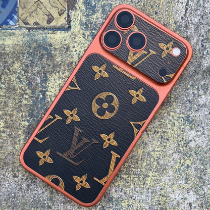 Skin Cover Luxe – Louis Vuitton (Compatible Tous Les Modélés des telephones)