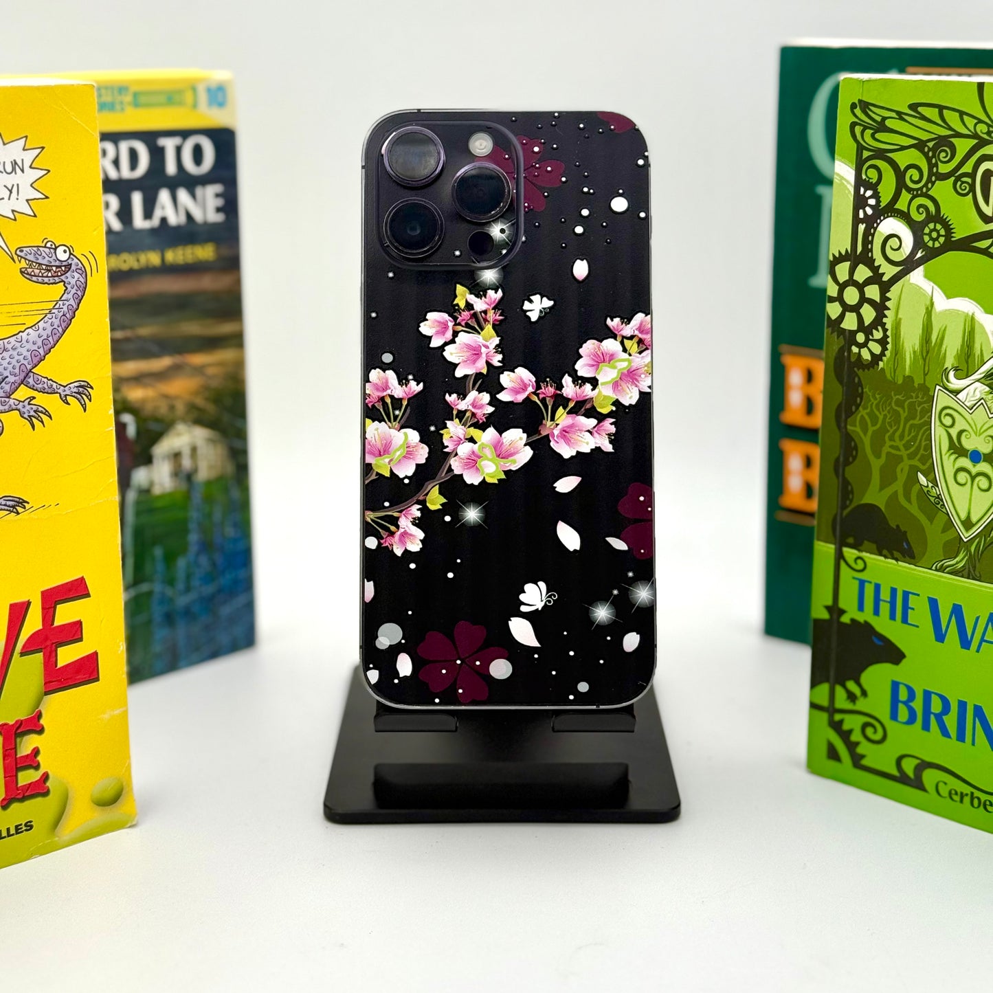 Skin Cover Luxe –Black Flowers(Compatible Tous Modèles)